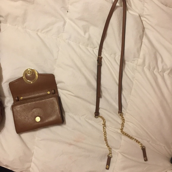 Micheal Kors Corssbody - Picture 2 of 3